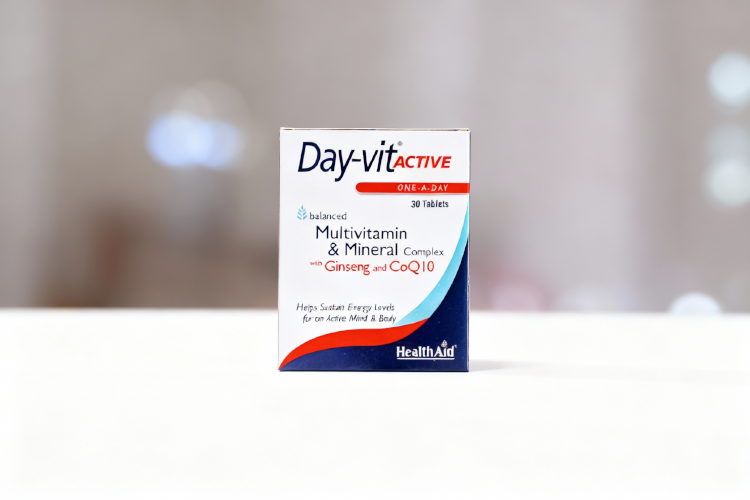 قرص دی ویت اکتیو هلث اید روی سطح سفید برای نمایش جزئیات بسته بندی